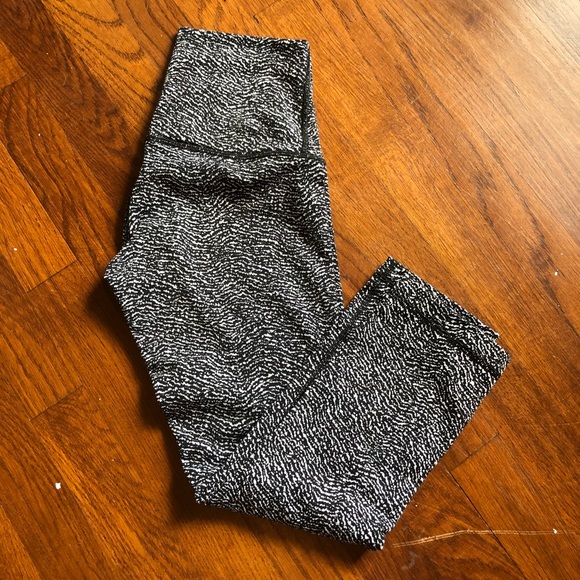 Lululemon Wunder Under Crop High Rise crop. - Picture 2 of 5